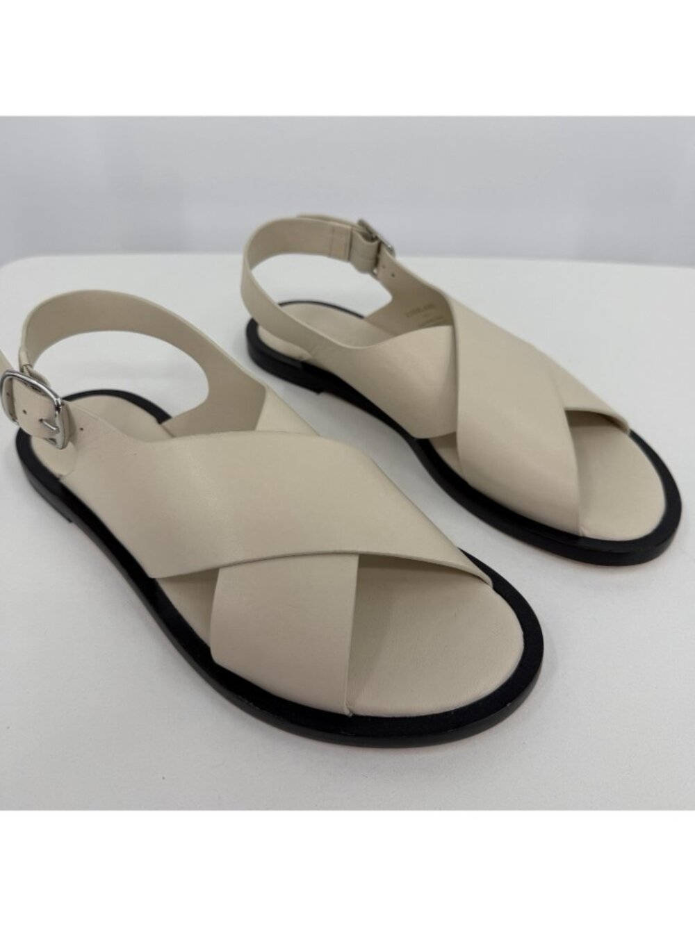 Everlane The City Crossover Sandals size 8.5 in Cream Leather Ankle Strap Buckle - Picture 4 of 9